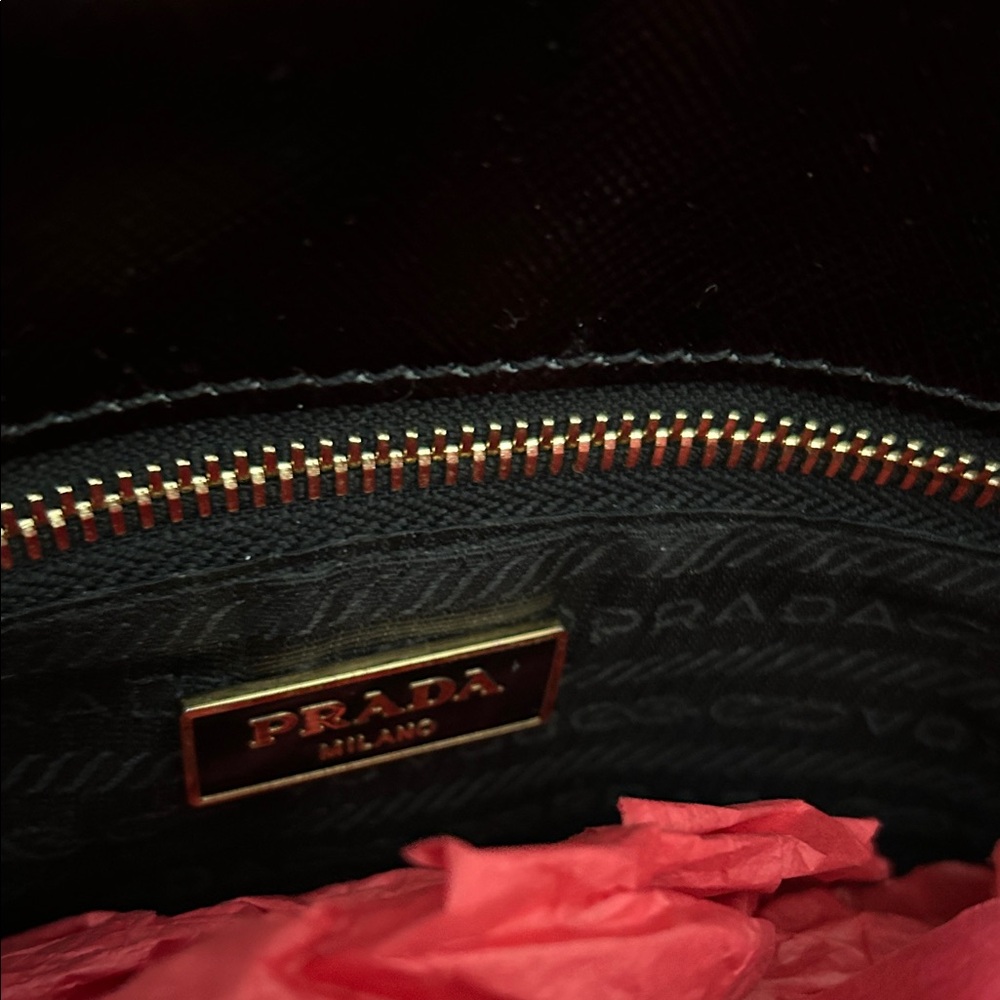 Prada Black Leather Shoulder Bag with Gold Chain. Evening bag - Picture 3 of 8